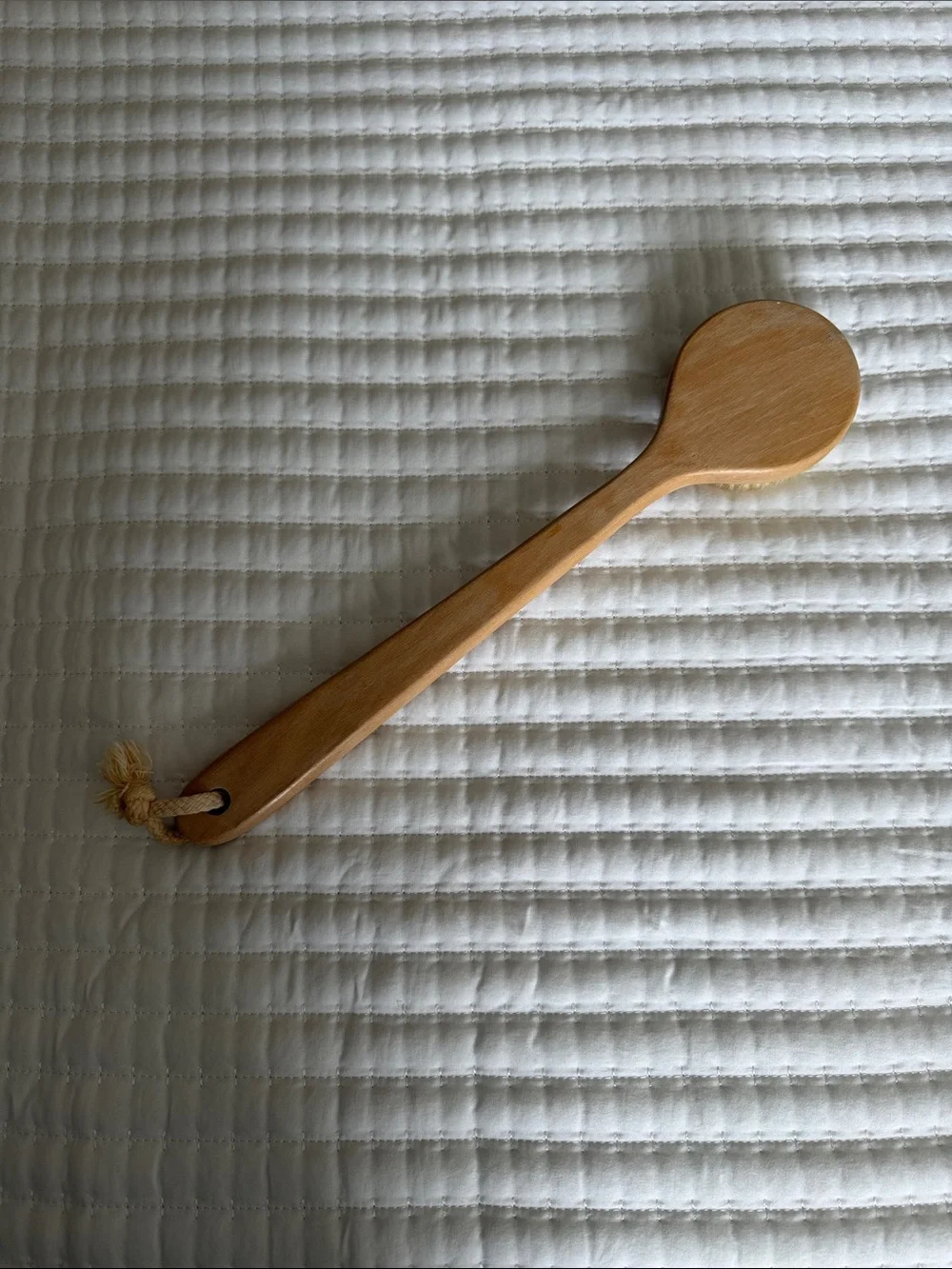 Natural Wooden Long-Handle Bath Brush - Cream Bristles